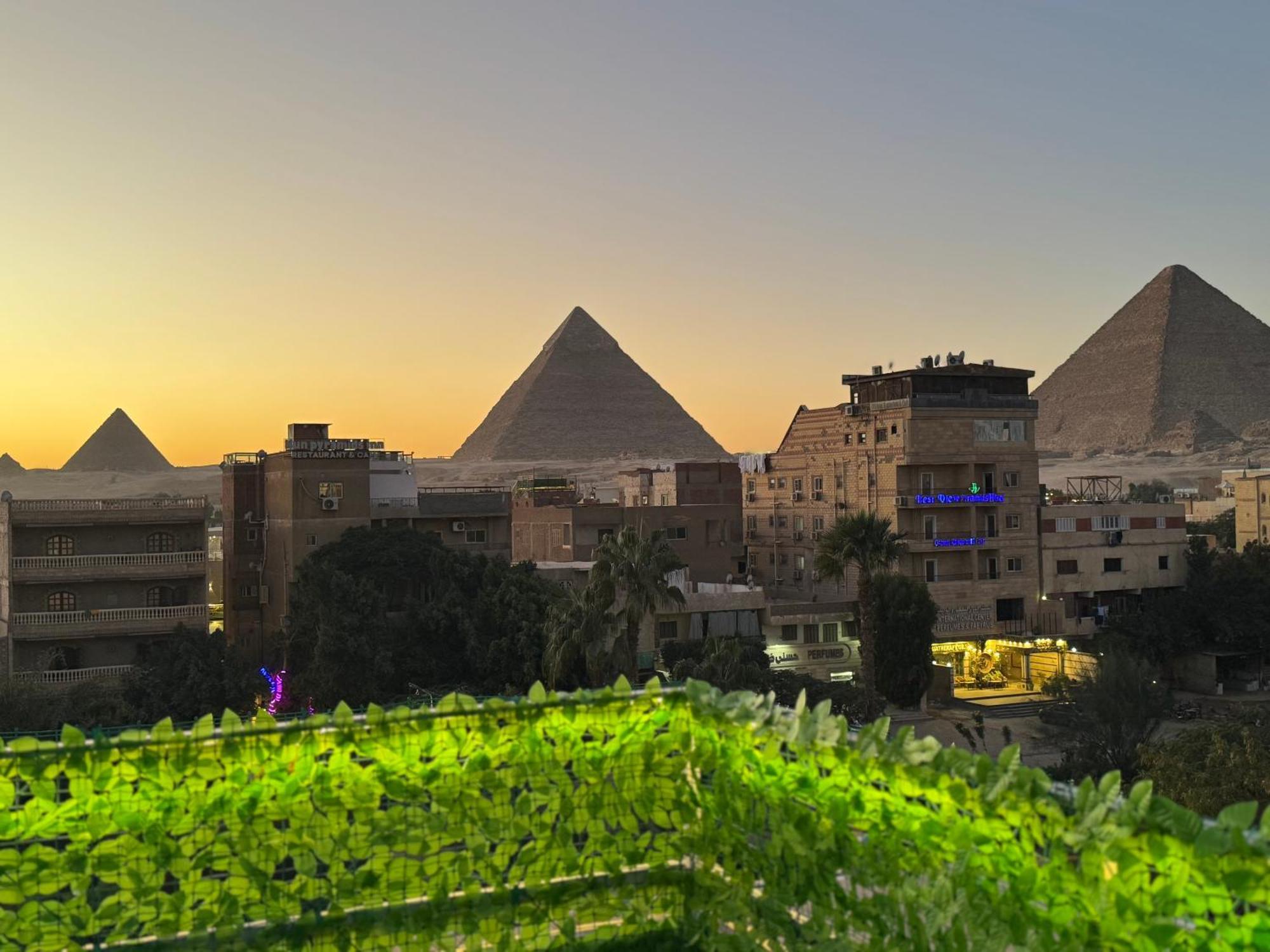 Nefertiti Pyramids View Cairo Exterior foto